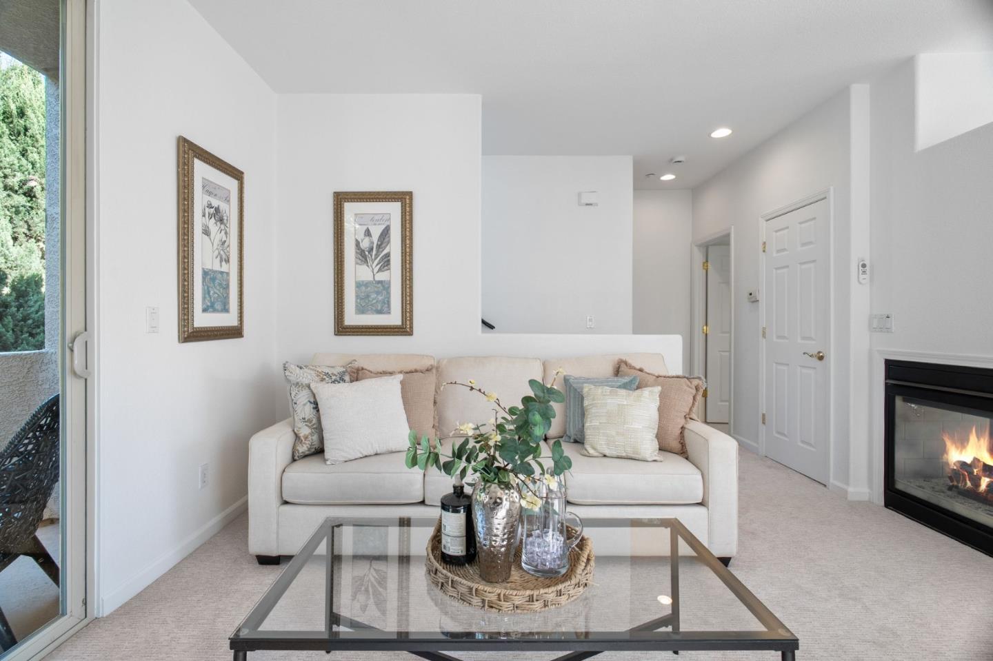 Detail Gallery Image 3 of 31 For 25118 Angelina Ln #20,  Hayward,  CA 94544 - 2 Beds | 2/1 Baths
