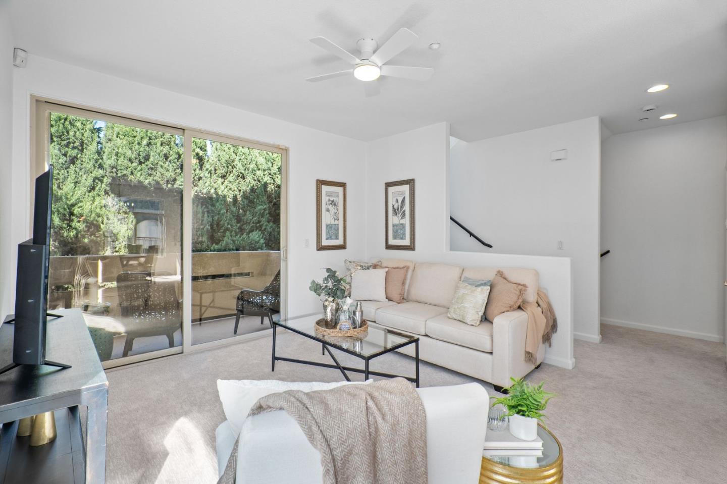 Detail Gallery Image 4 of 31 For 25118 Angelina Ln #20,  Hayward,  CA 94544 - 2 Beds | 2/1 Baths