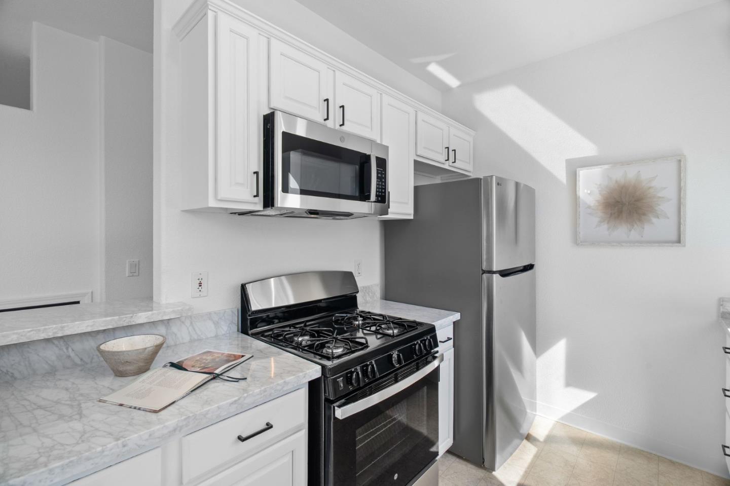 Detail Gallery Image 8 of 31 For 25118 Angelina Ln #20,  Hayward,  CA 94544 - 2 Beds | 2/1 Baths
