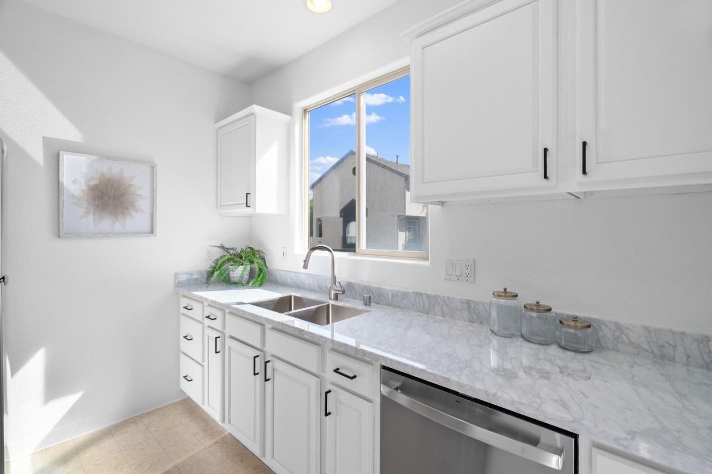 Detail Gallery Image 9 of 31 For 25118 Angelina Ln #20,  Hayward,  CA 94544 - 2 Beds | 2/1 Baths