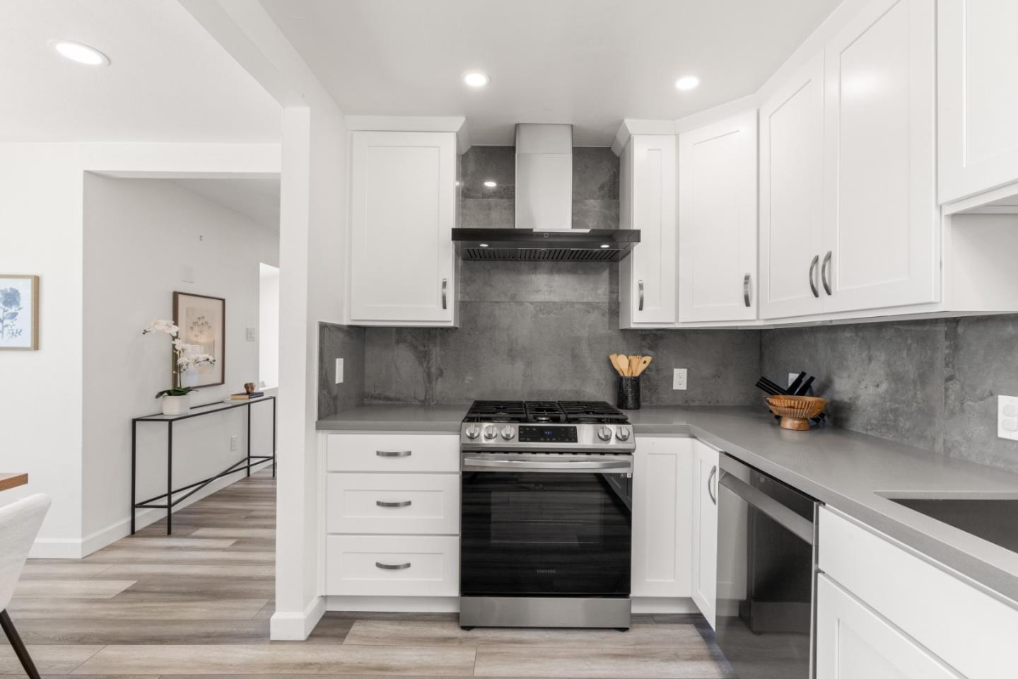 Detail Gallery Image 10 of 38 For 239 Monterey Rd, Pacifica,  CA 94044 - 3 Beds | 2 Baths