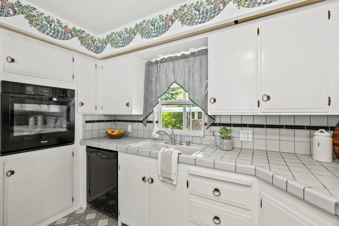 Detail Gallery Image 11 of 56 For 15 Oak Shadows Ln #15,  Aptos,  CA 95003 - 2 Beds | 2 Baths