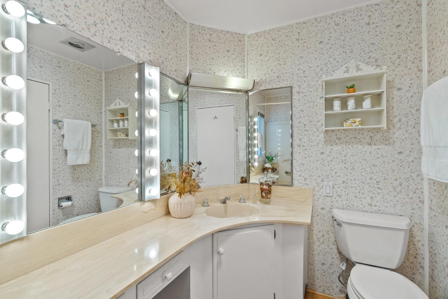 Detail Gallery Image 20 of 56 For 15 Oak Shadows Ln #15,  Aptos,  CA 95003 - 2 Beds | 2 Baths