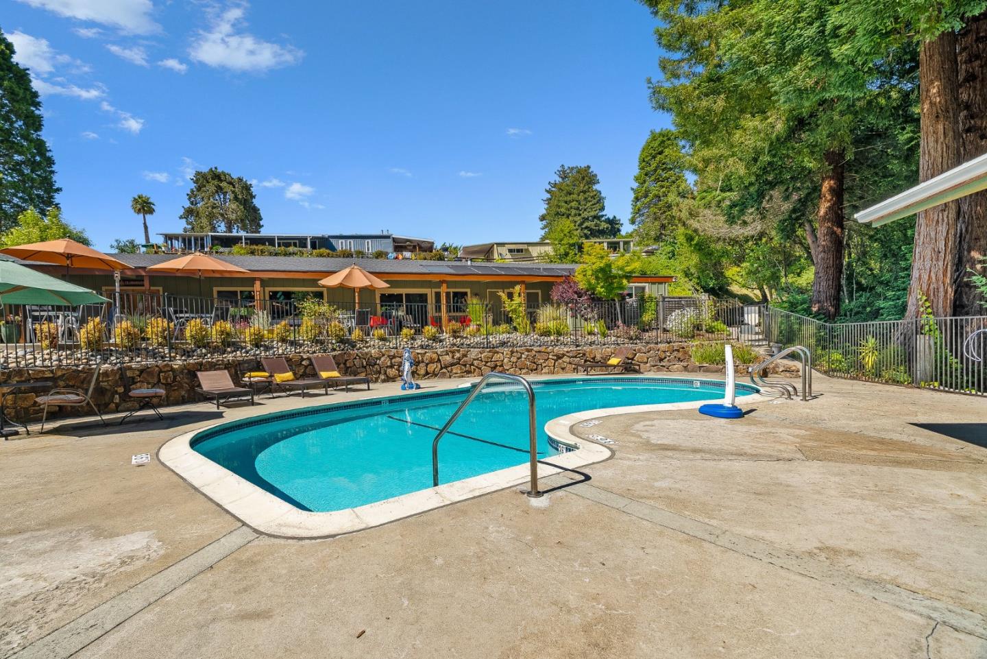 Detail Gallery Image 37 of 56 For 15 Oak Shadows Ln #15,  Aptos,  CA 95003 - 2 Beds | 2 Baths