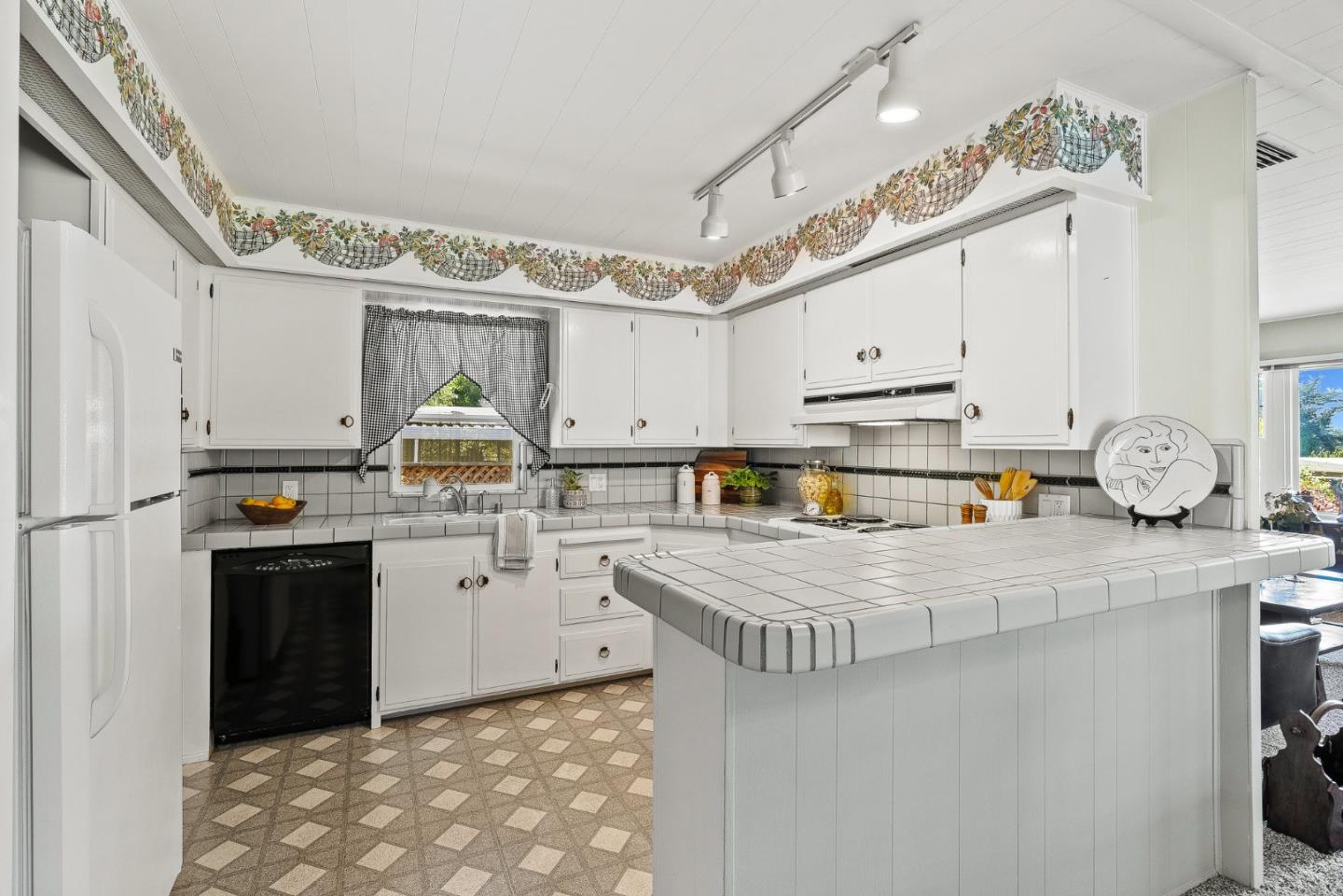 Detail Gallery Image 9 of 56 For 15 Oak Shadows Ln #15,  Aptos,  CA 95003 - 2 Beds | 2 Baths