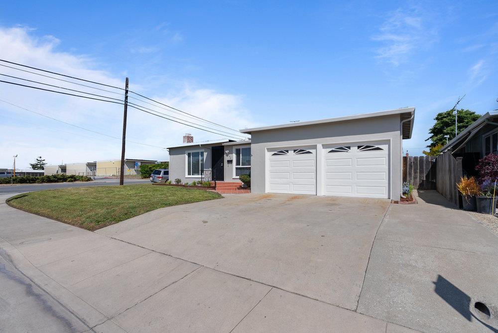 Detail Gallery Image 3 of 57 For 160 Napa St, Watsonville,  CA 95076 - 5 Beds | 2 Baths