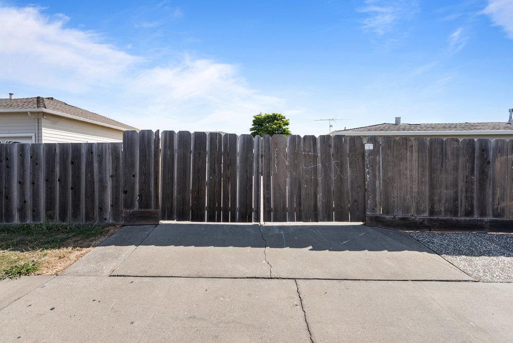 Detail Gallery Image 6 of 57 For 160 Napa St, Watsonville,  CA 95076 - 5 Beds | 2 Baths