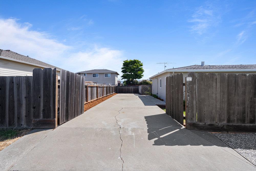 Detail Gallery Image 8 of 57 For 160 Napa St, Watsonville,  CA 95076 - 5 Beds | 2 Baths
