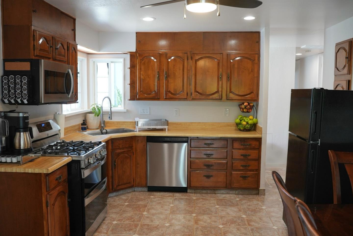 Detail Gallery Image 7 of 19 For 35776 Haley St, Newark,  CA 94560 - 3 Beds | 2 Baths