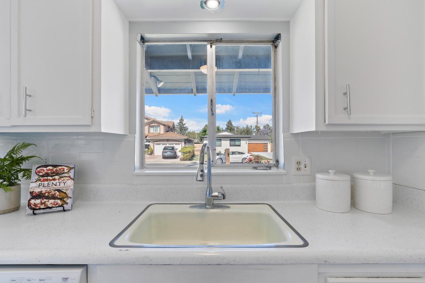 Detail Gallery Image 11 of 51 For 1960 Francis Ave, Santa Clara,  CA 95051 - 3 Beds | 2/1 Baths