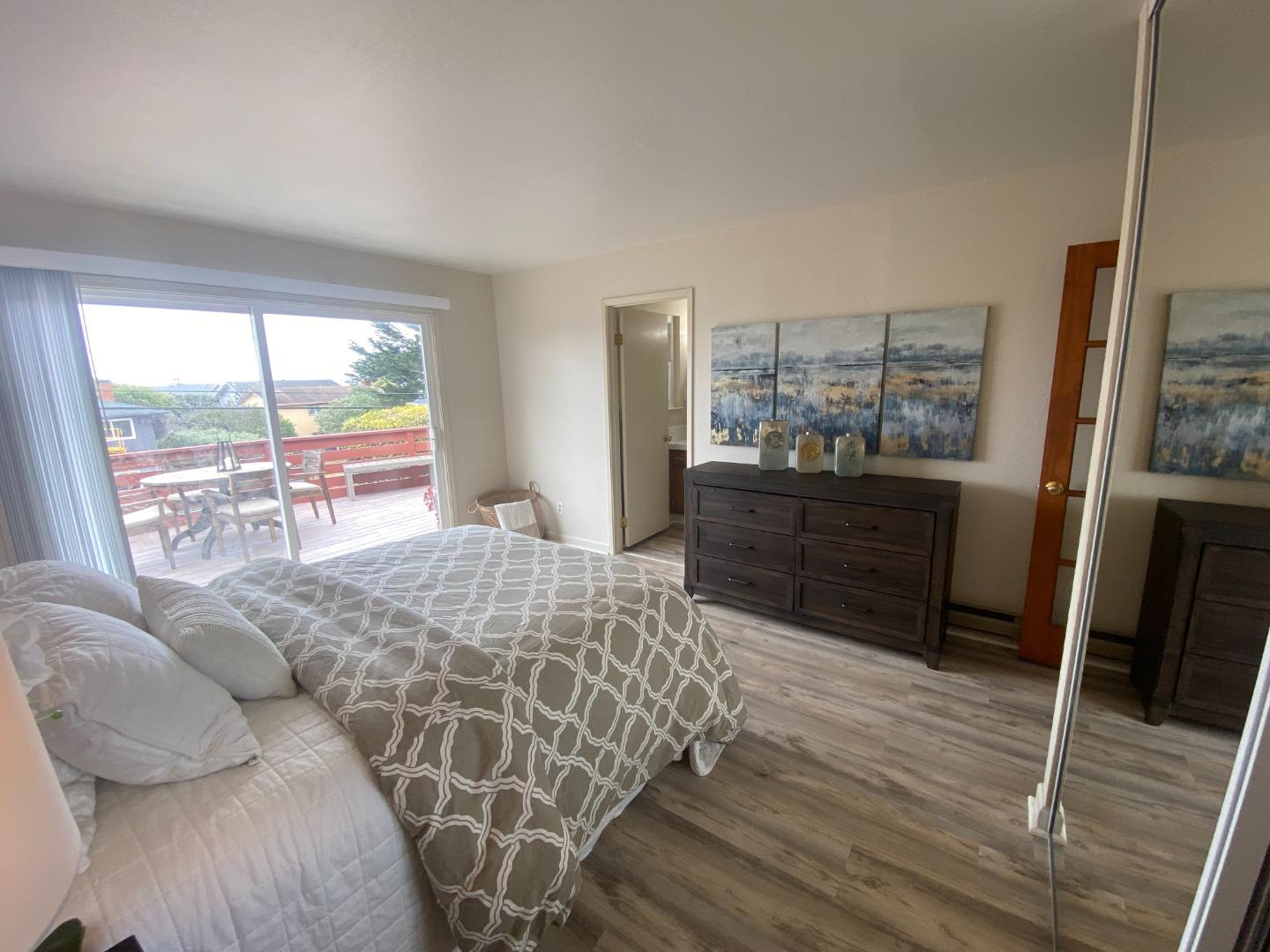Detail Gallery Image 10 of 31 For 847 San Ramon Ave, Moss Beach,  CA 94038 - 4 Beds | 3 Baths