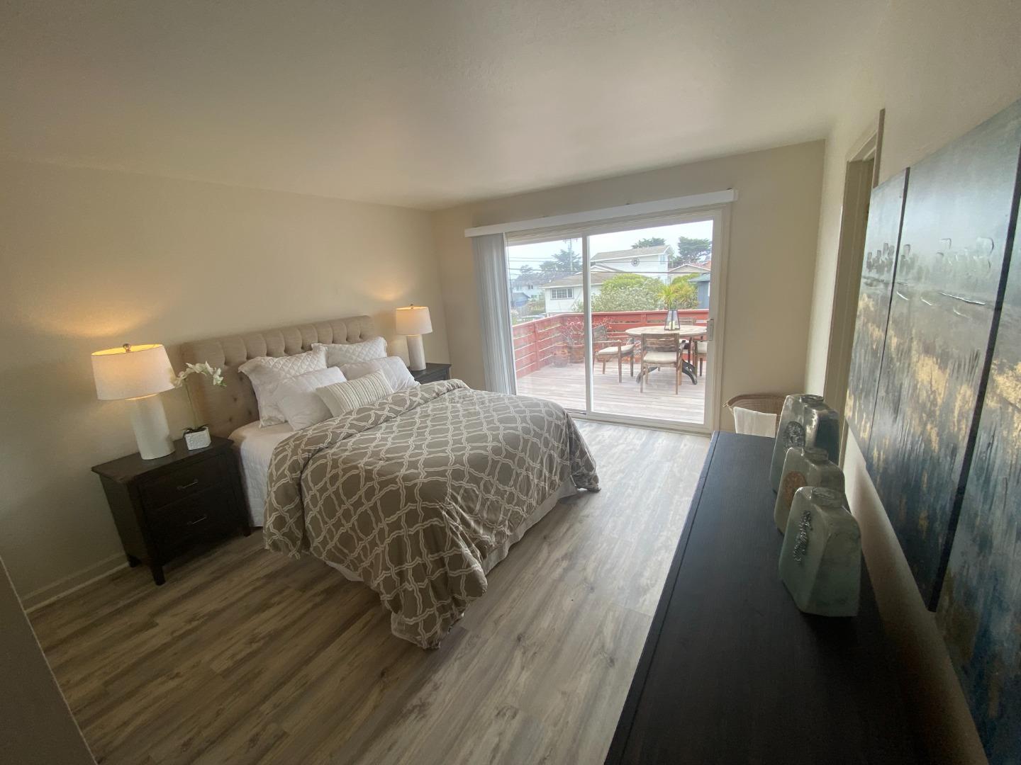 Detail Gallery Image 11 of 31 For 847 San Ramon Ave, Moss Beach,  CA 94038 - 4 Beds | 3 Baths