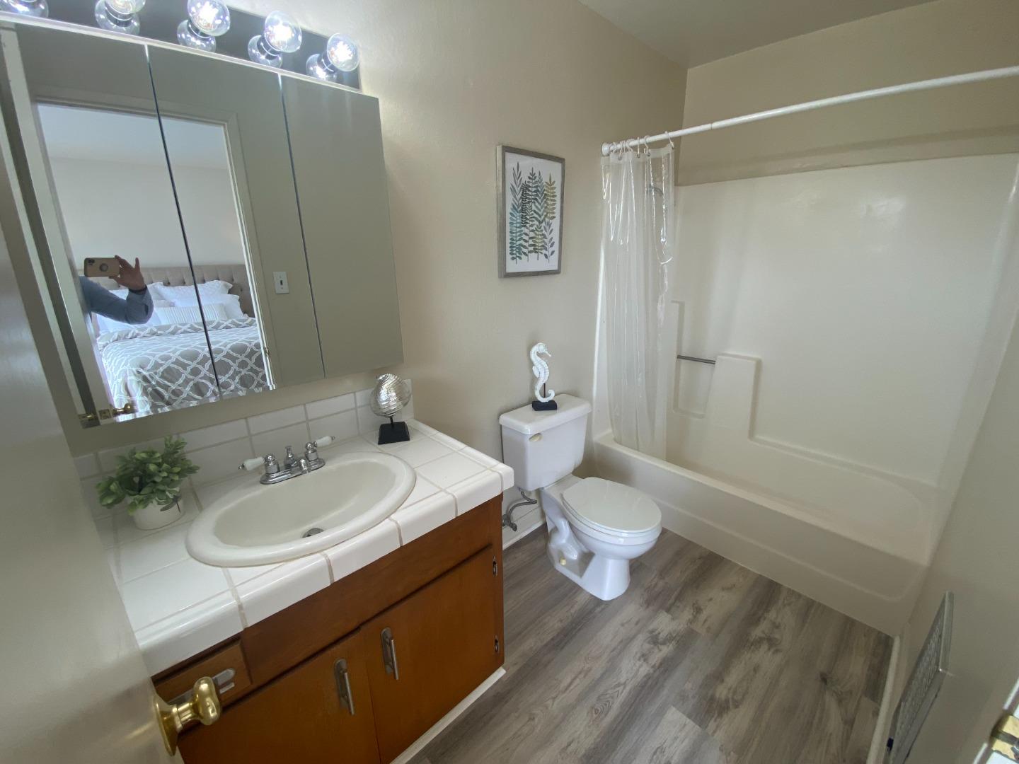 Detail Gallery Image 12 of 31 For 847 San Ramon Ave, Moss Beach,  CA 94038 - 4 Beds | 3 Baths