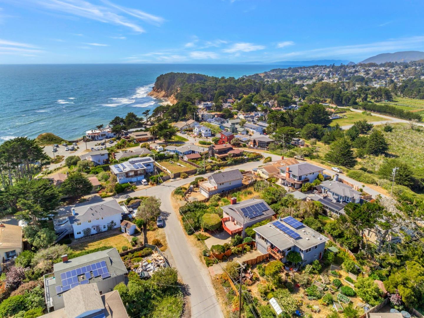 Detail Gallery Image 27 of 31 For 847 San Ramon Ave, Moss Beach,  CA 94038 - 4 Beds | 3 Baths