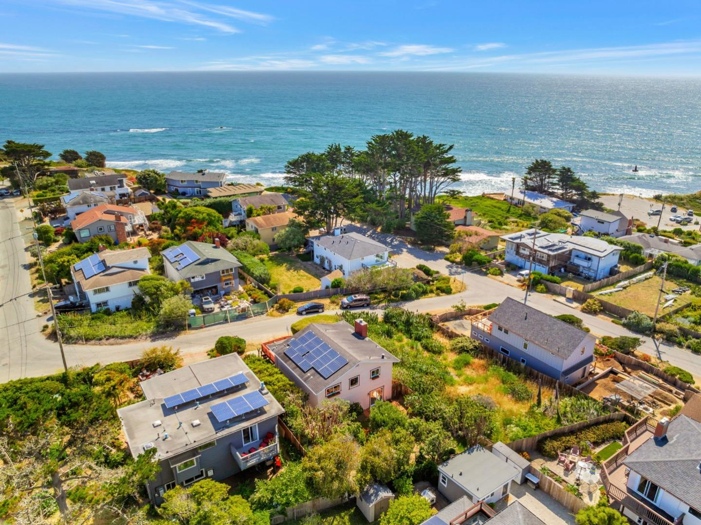 Detail Gallery Image 28 of 31 For 847 San Ramon Ave, Moss Beach,  CA 94038 - 4 Beds | 3 Baths