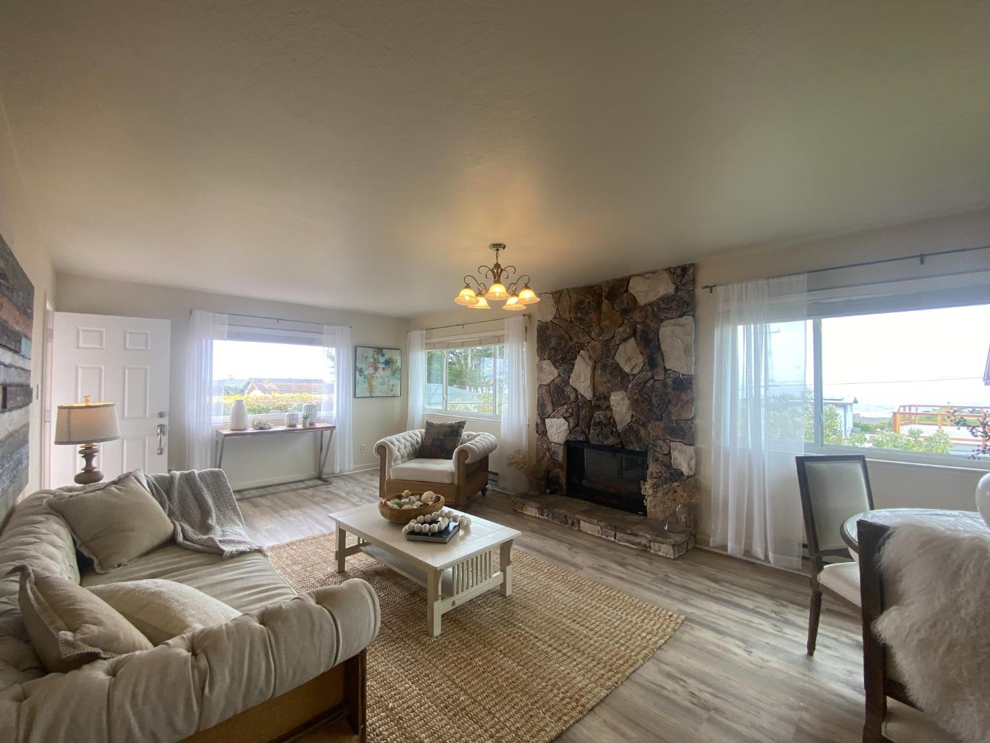 Detail Gallery Image 4 of 31 For 847 San Ramon Ave, Moss Beach,  CA 94038 - 4 Beds | 3 Baths