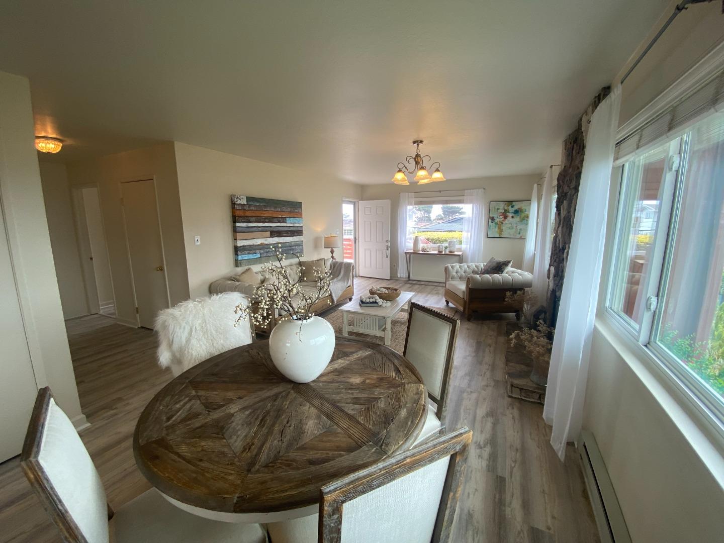 Detail Gallery Image 6 of 31 For 847 San Ramon Ave, Moss Beach,  CA 94038 - 4 Beds | 3 Baths