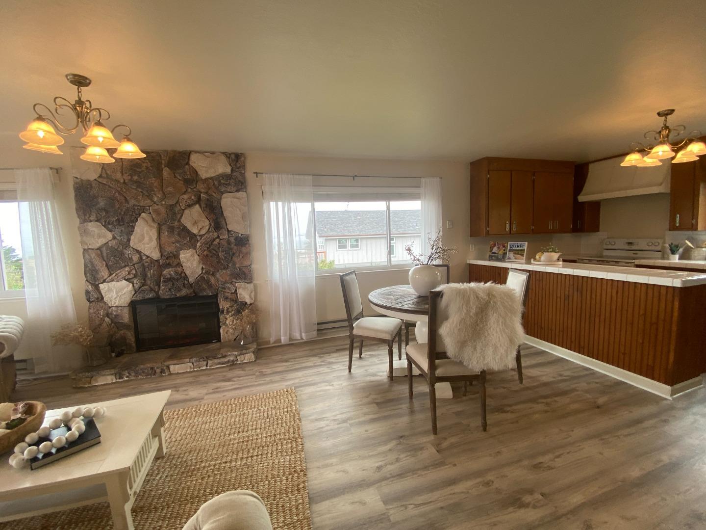 Detail Gallery Image 7 of 31 For 847 San Ramon Ave, Moss Beach,  CA 94038 - 4 Beds | 3 Baths