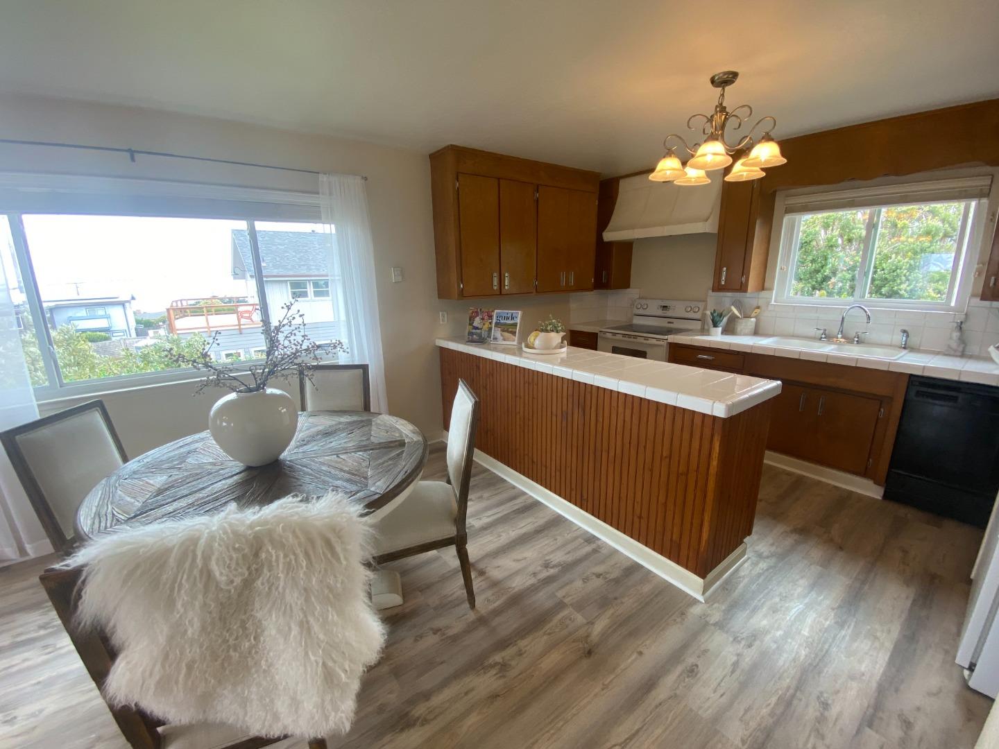 Detail Gallery Image 8 of 31 For 847 San Ramon Ave, Moss Beach,  CA 94038 - 4 Beds | 3 Baths