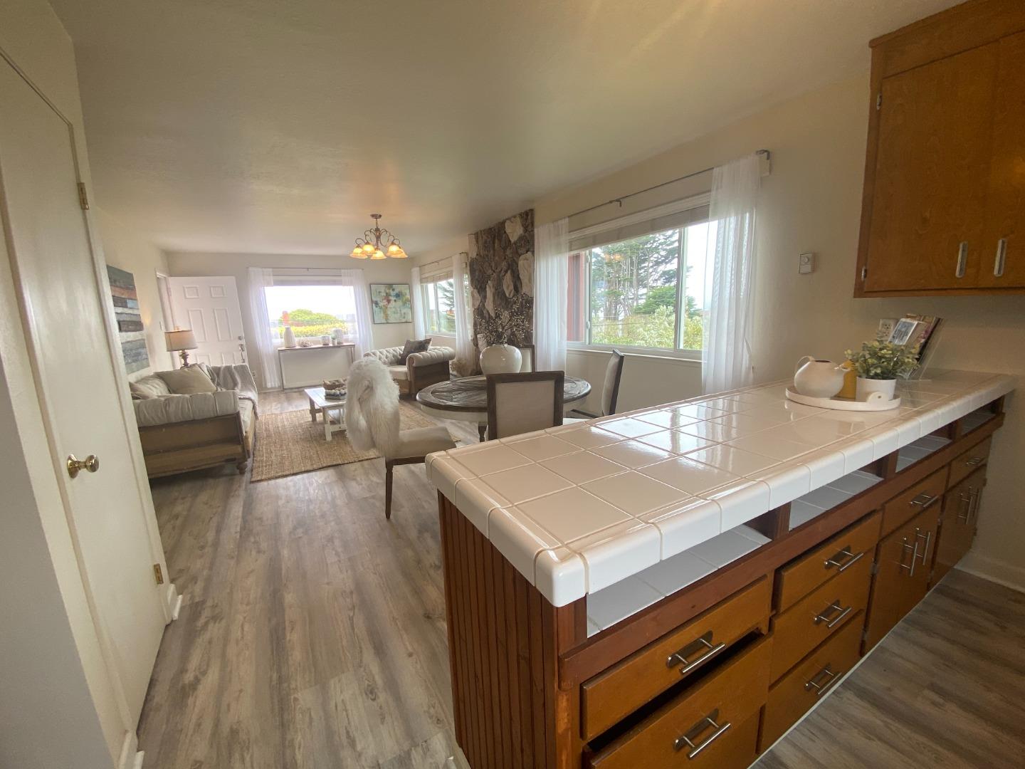 Detail Gallery Image 9 of 31 For 847 San Ramon Ave, Moss Beach,  CA 94038 - 4 Beds | 3 Baths