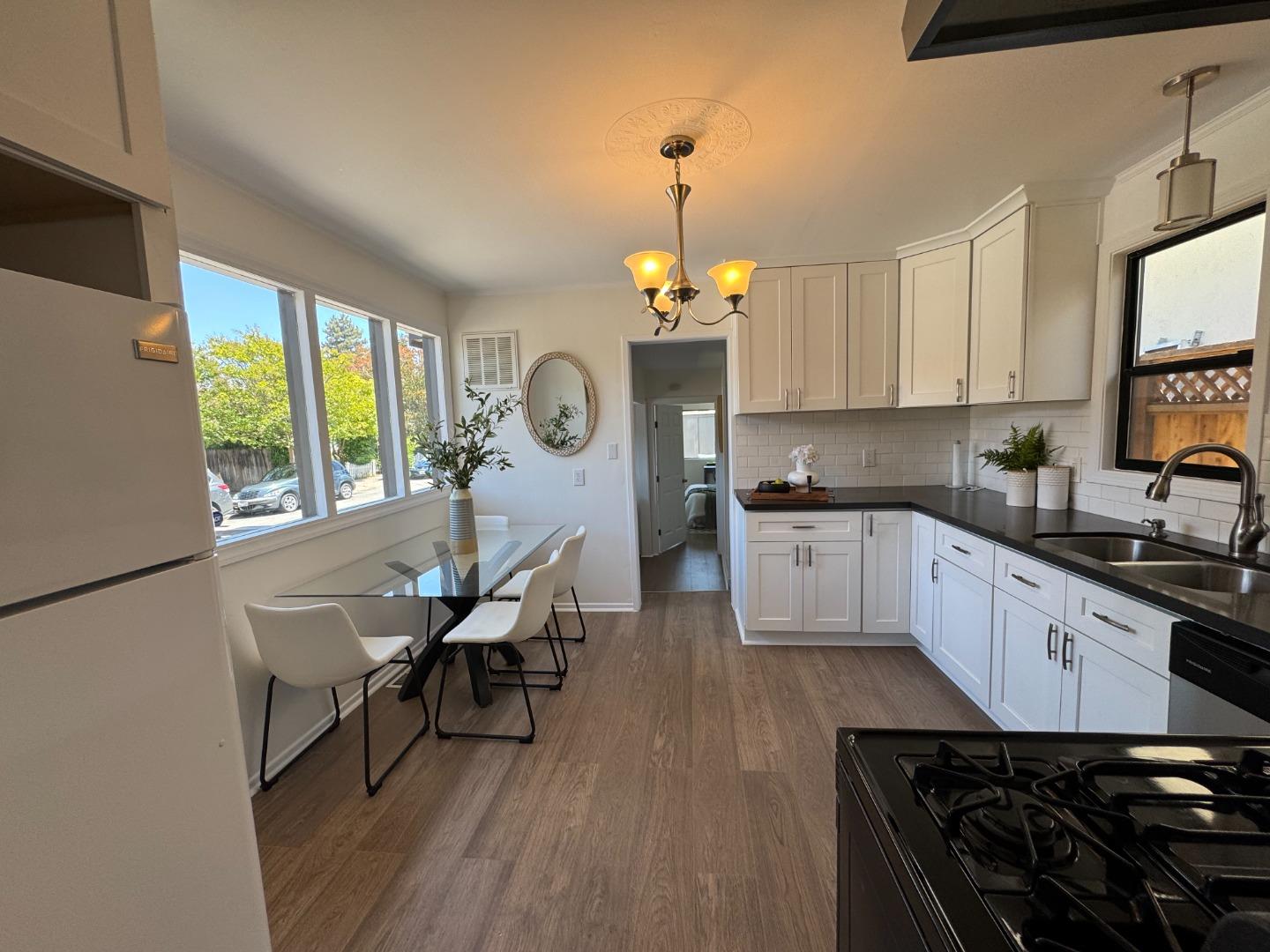 Detail Gallery Image 9 of 20 For 1308 Oxford St, Redwood City,  CA 94061 - 2 Beds | 2 Baths
