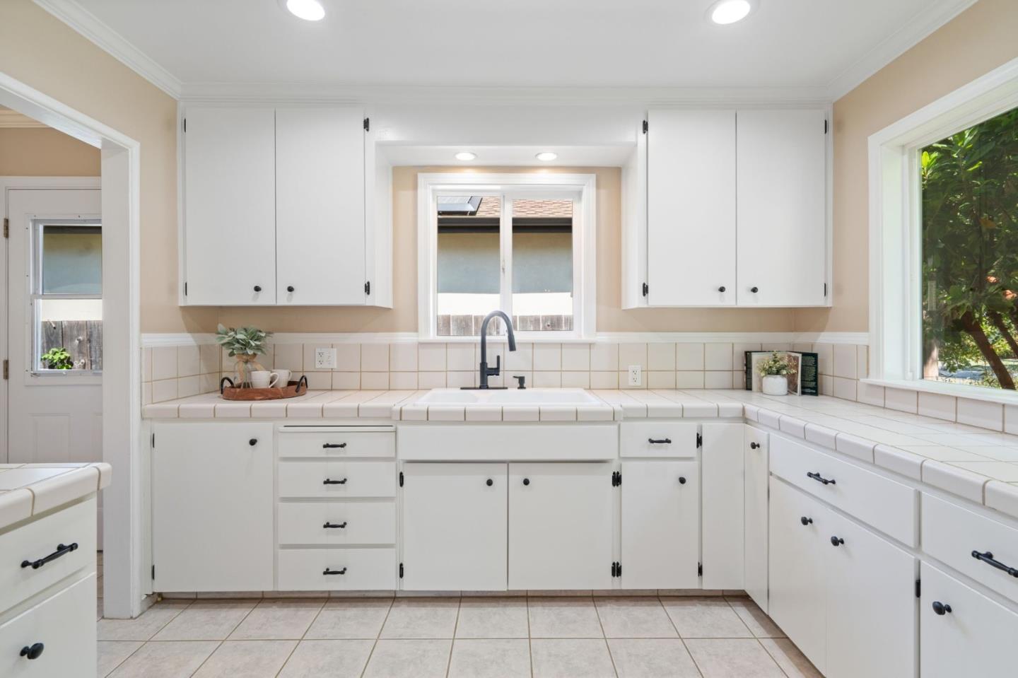 Detail Gallery Image 12 of 35 For 545 Fairmont Ave, Mountain View,  CA 94041 - 3 Beds | 2 Baths