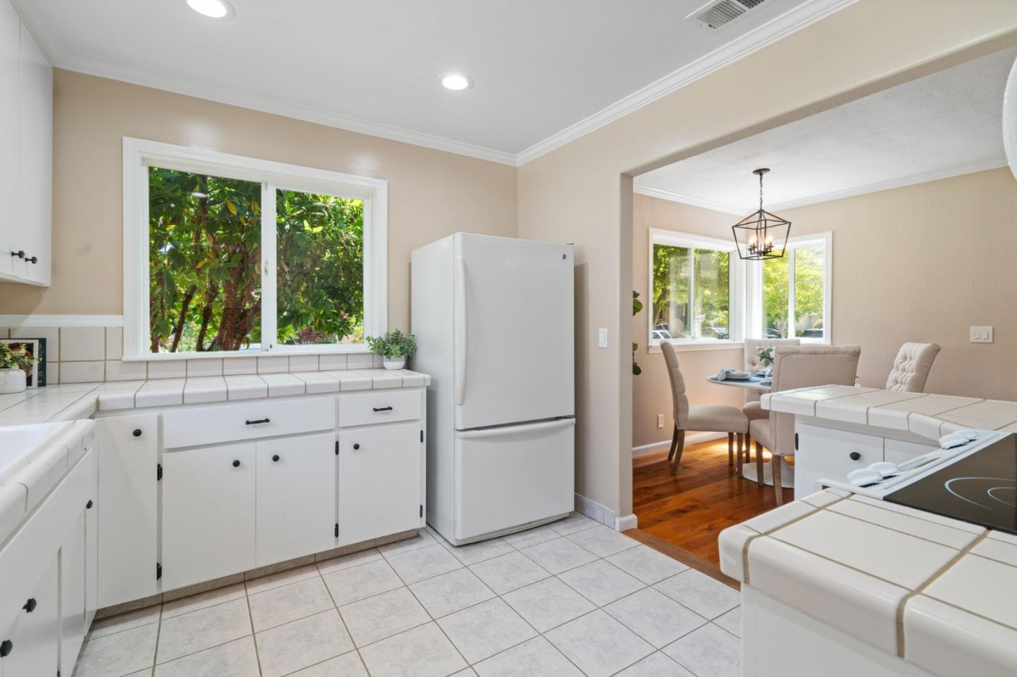 Detail Gallery Image 13 of 35 For 545 Fairmont Ave, Mountain View,  CA 94041 - 3 Beds | 2 Baths
