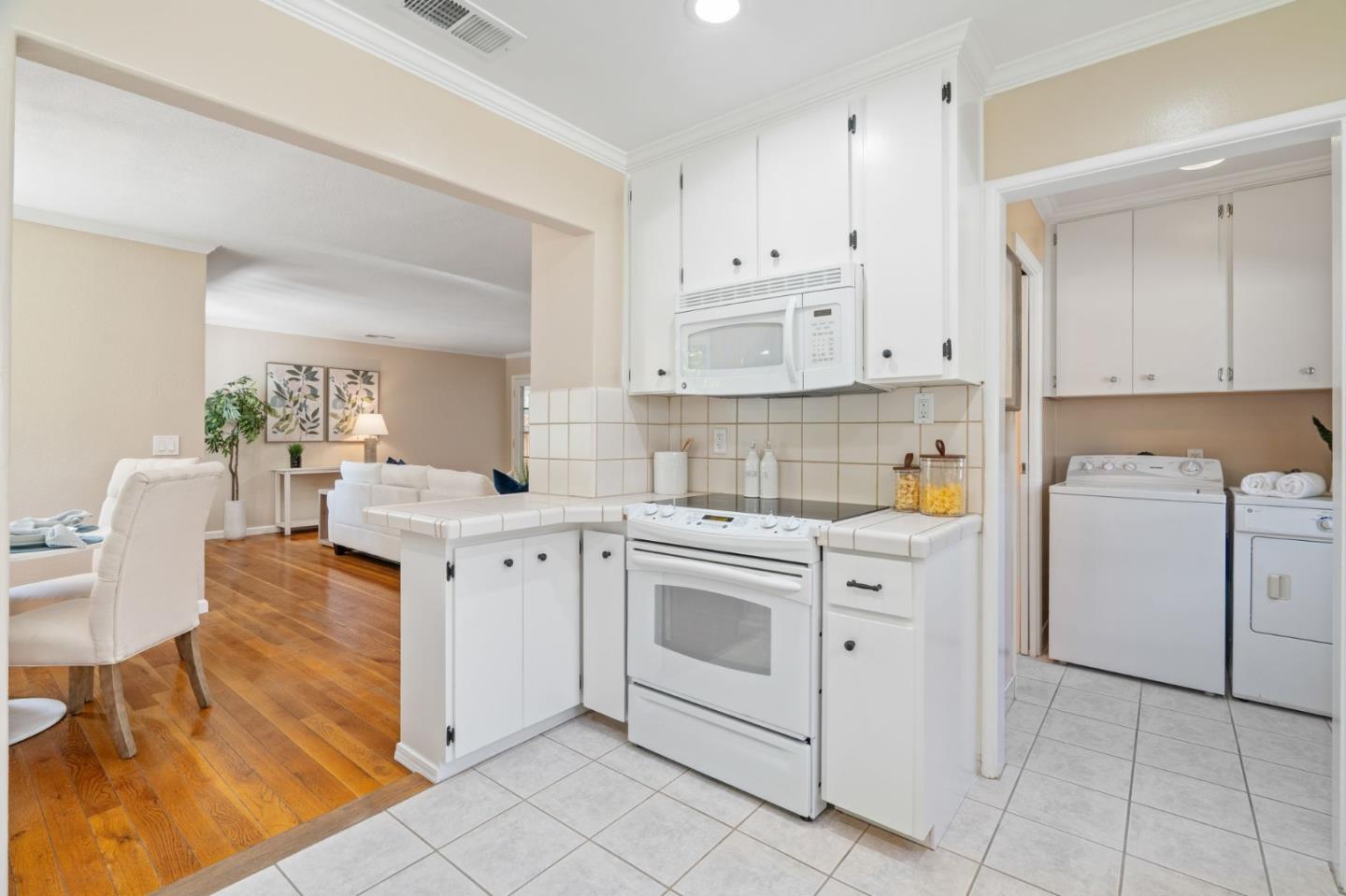 Detail Gallery Image 14 of 35 For 545 Fairmont Ave, Mountain View,  CA 94041 - 3 Beds | 2 Baths