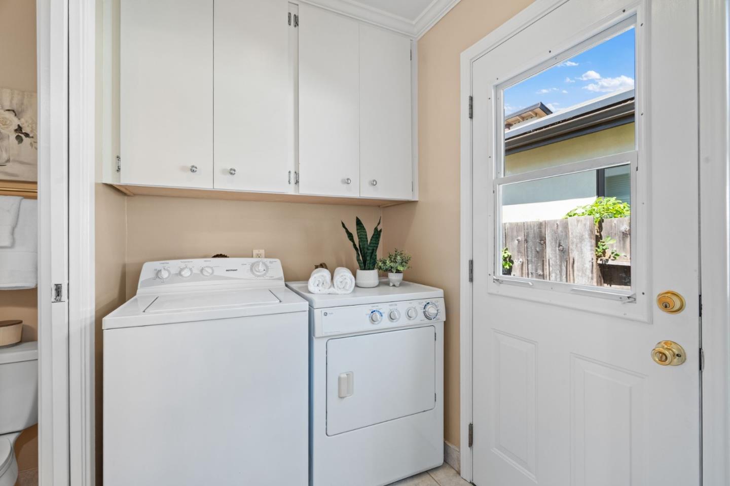 Detail Gallery Image 15 of 35 For 545 Fairmont Ave, Mountain View,  CA 94041 - 3 Beds | 2 Baths