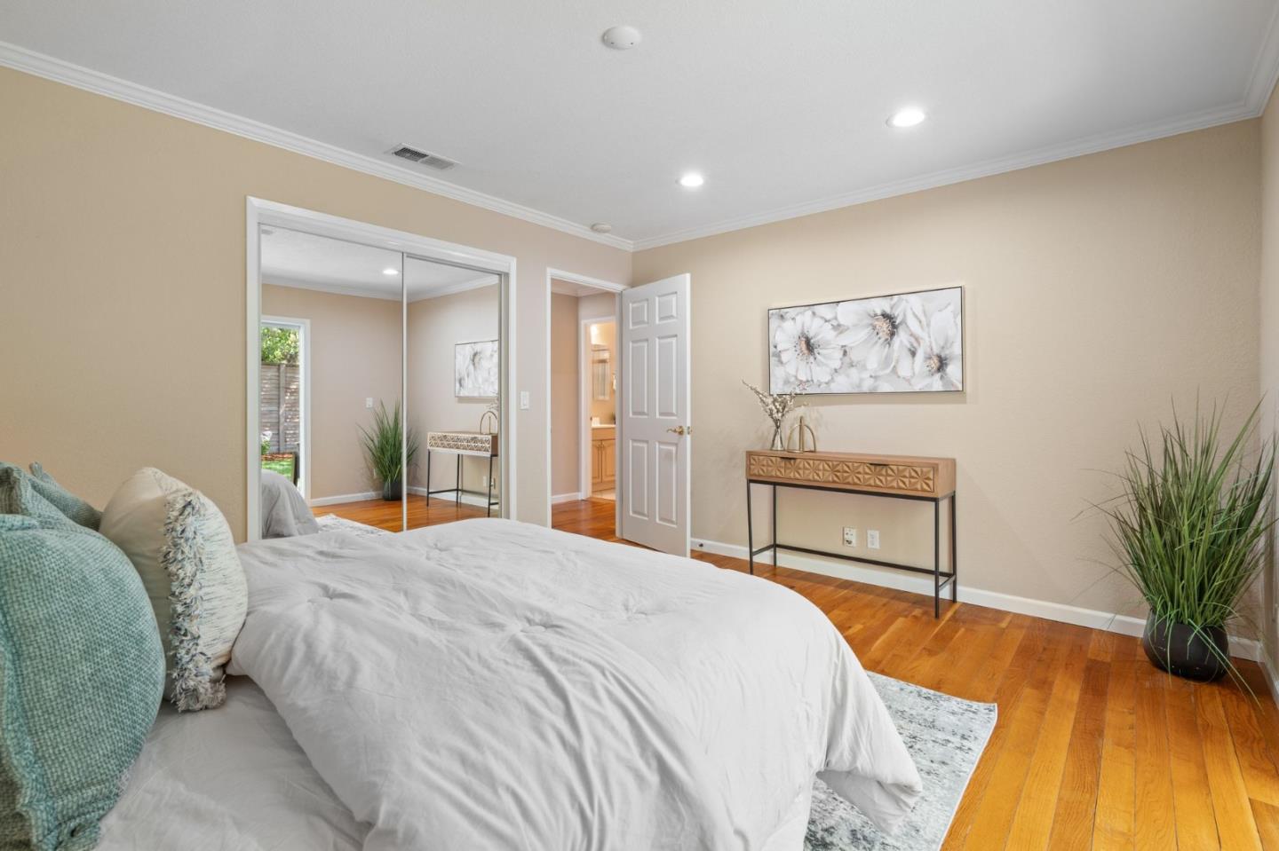 Detail Gallery Image 19 of 35 For 545 Fairmont Ave, Mountain View,  CA 94041 - 3 Beds | 2 Baths