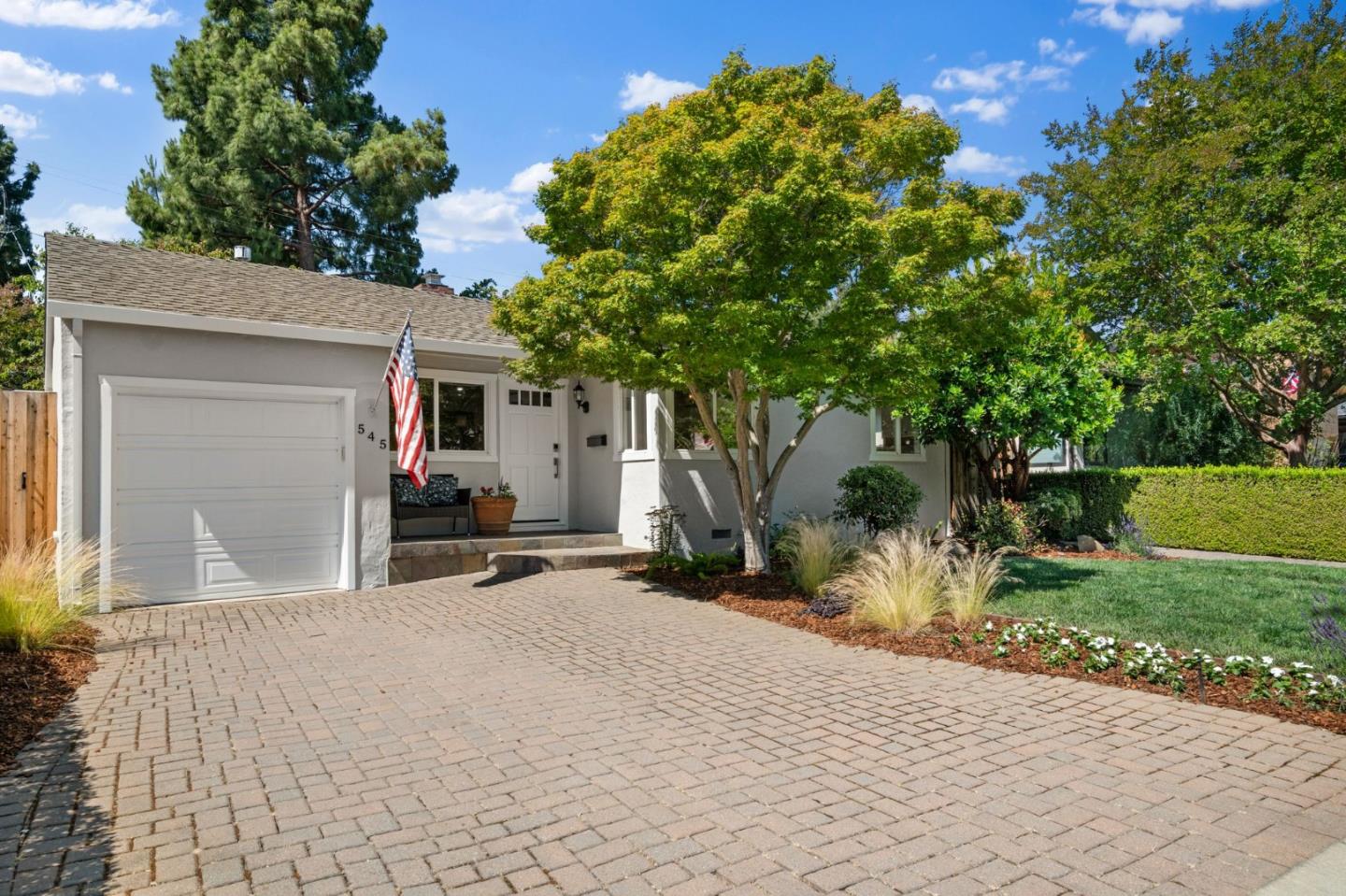 Detail Gallery Image 3 of 35 For 545 Fairmont Ave, Mountain View,  CA 94041 - 3 Beds | 2 Baths