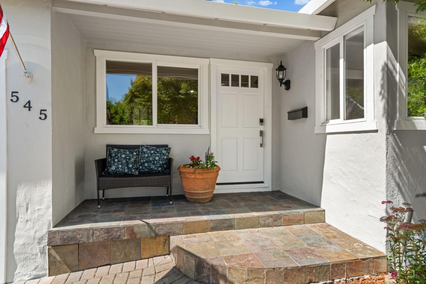 Detail Gallery Image 4 of 35 For 545 Fairmont Ave, Mountain View,  CA 94041 - 3 Beds | 2 Baths