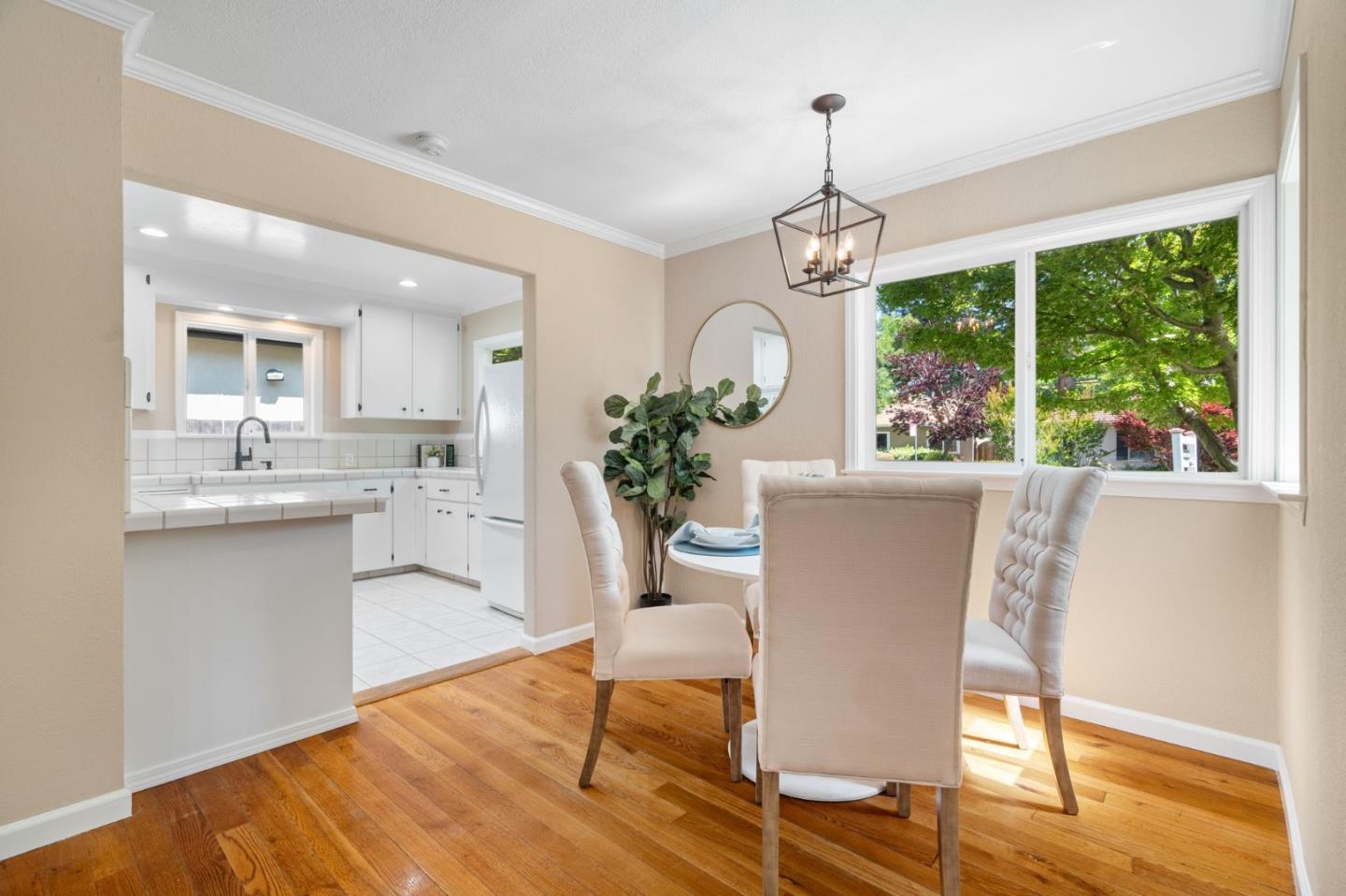 Detail Gallery Image 8 of 35 For 545 Fairmont Ave, Mountain View,  CA 94041 - 3 Beds | 2 Baths
