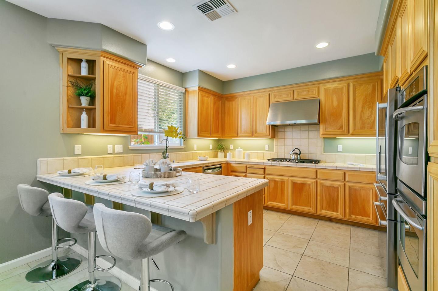 Detail Gallery Image 12 of 41 For 685 E Central Ave, Morgan Hill,  CA 95037 - 4 Beds | 2/1 Baths