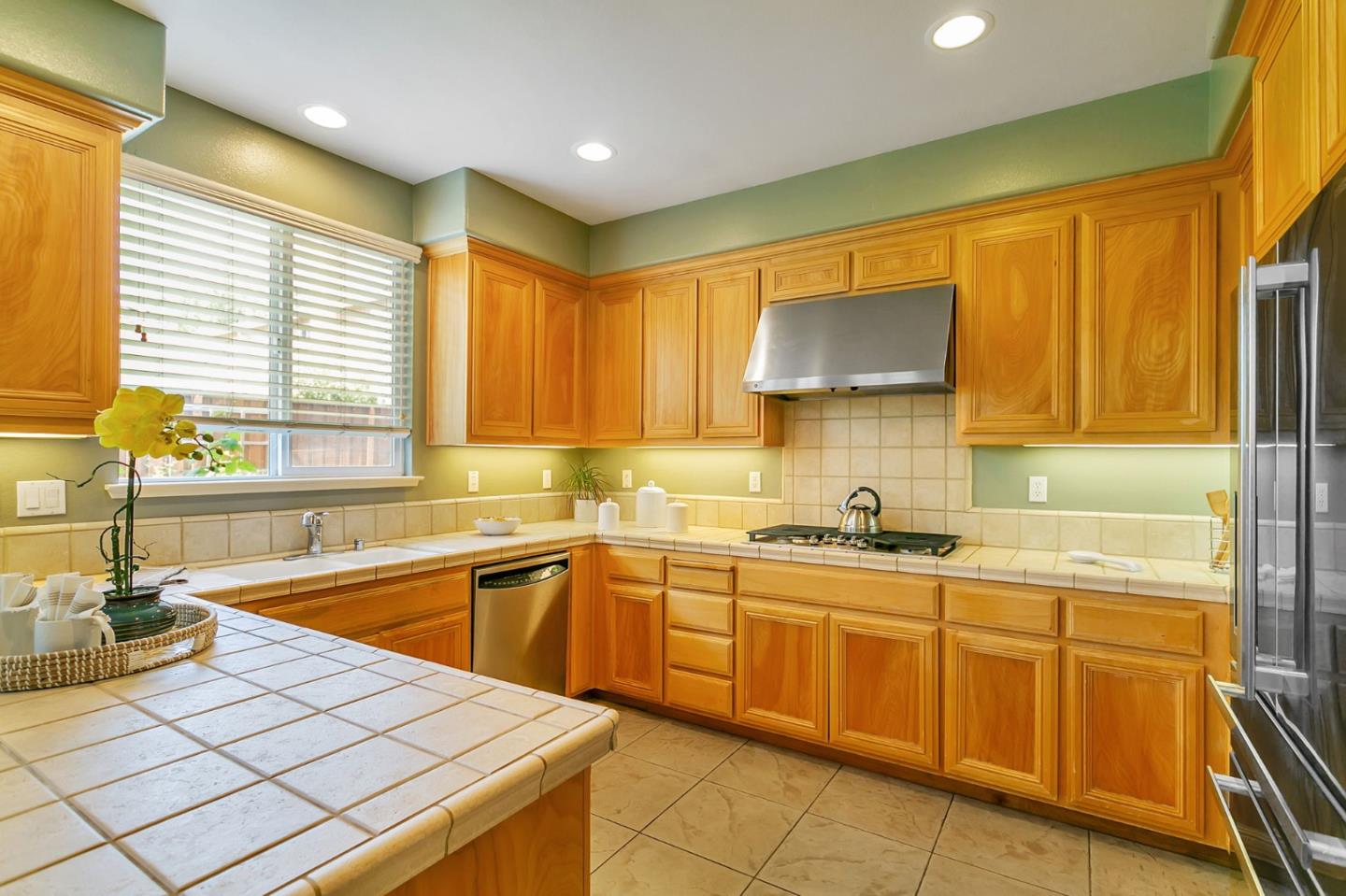 Detail Gallery Image 13 of 41 For 685 E Central Ave, Morgan Hill,  CA 95037 - 4 Beds | 2/1 Baths