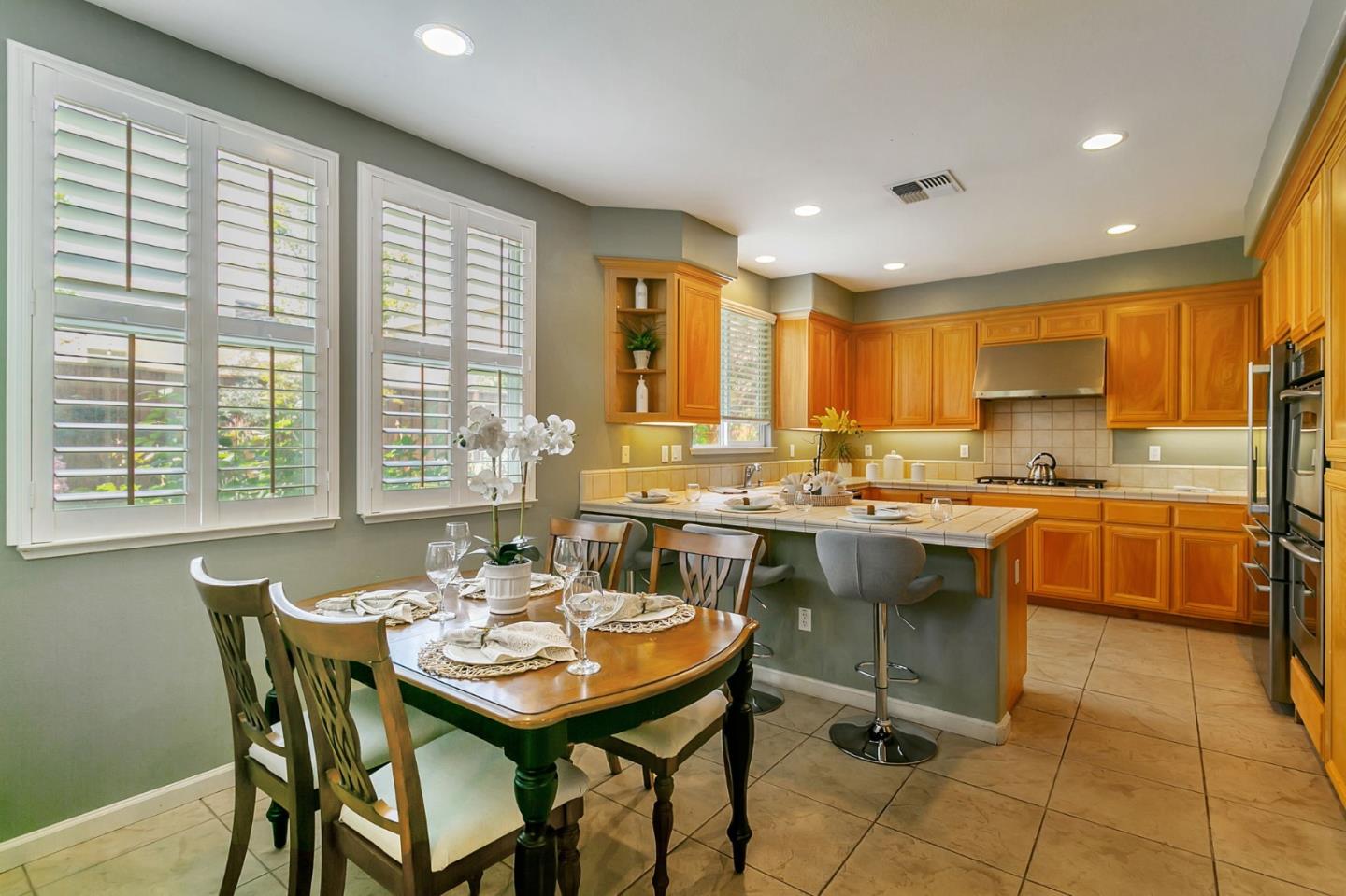 Detail Gallery Image 15 of 41 For 685 E Central Ave, Morgan Hill,  CA 95037 - 4 Beds | 2/1 Baths