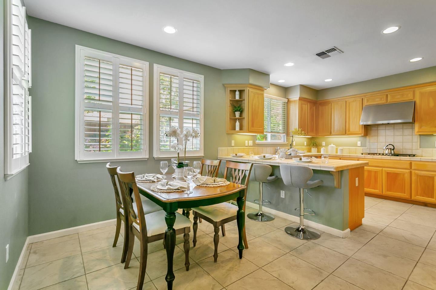 Detail Gallery Image 17 of 41 For 685 E Central Ave, Morgan Hill,  CA 95037 - 4 Beds | 2/1 Baths