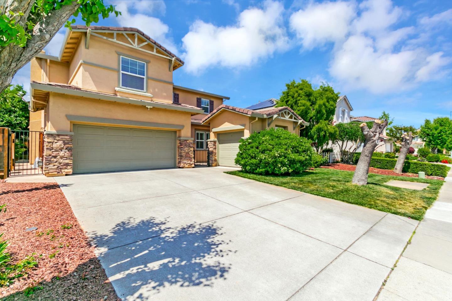 Detail Gallery Image 4 of 41 For 685 E Central Ave, Morgan Hill,  CA 95037 - 4 Beds | 2/1 Baths