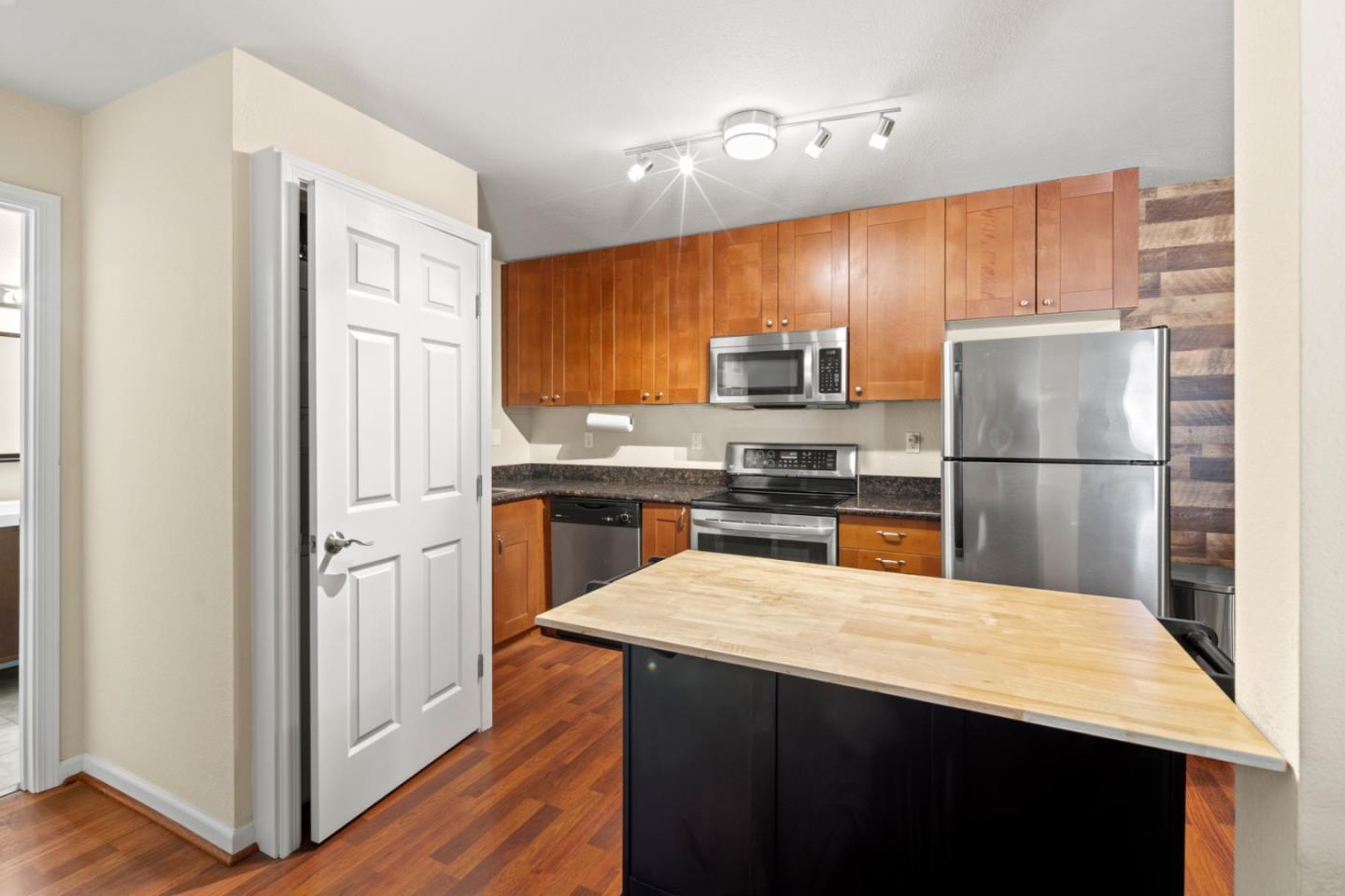 Detail Gallery Image 6 of 20 For 820 Casanova Ave #69,  Monterey,  CA 93940 - 2 Beds | 1 Baths