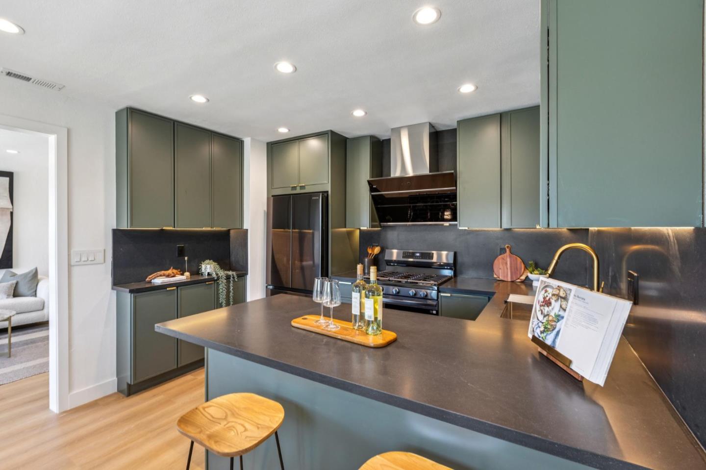 Detail Gallery Image 27 of 130 For 22 Chicago Way, San Francisco,  CA 94112 - 3 Beds | 2 Baths