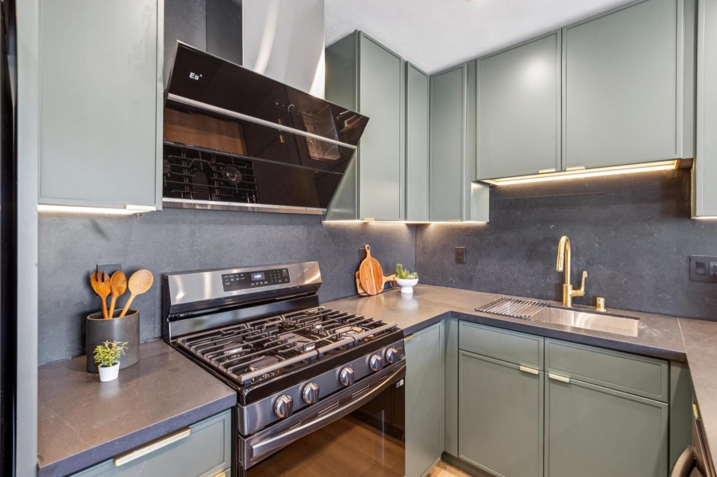 Detail Gallery Image 28 of 130 For 22 Chicago Way, San Francisco,  CA 94112 - 3 Beds | 2 Baths