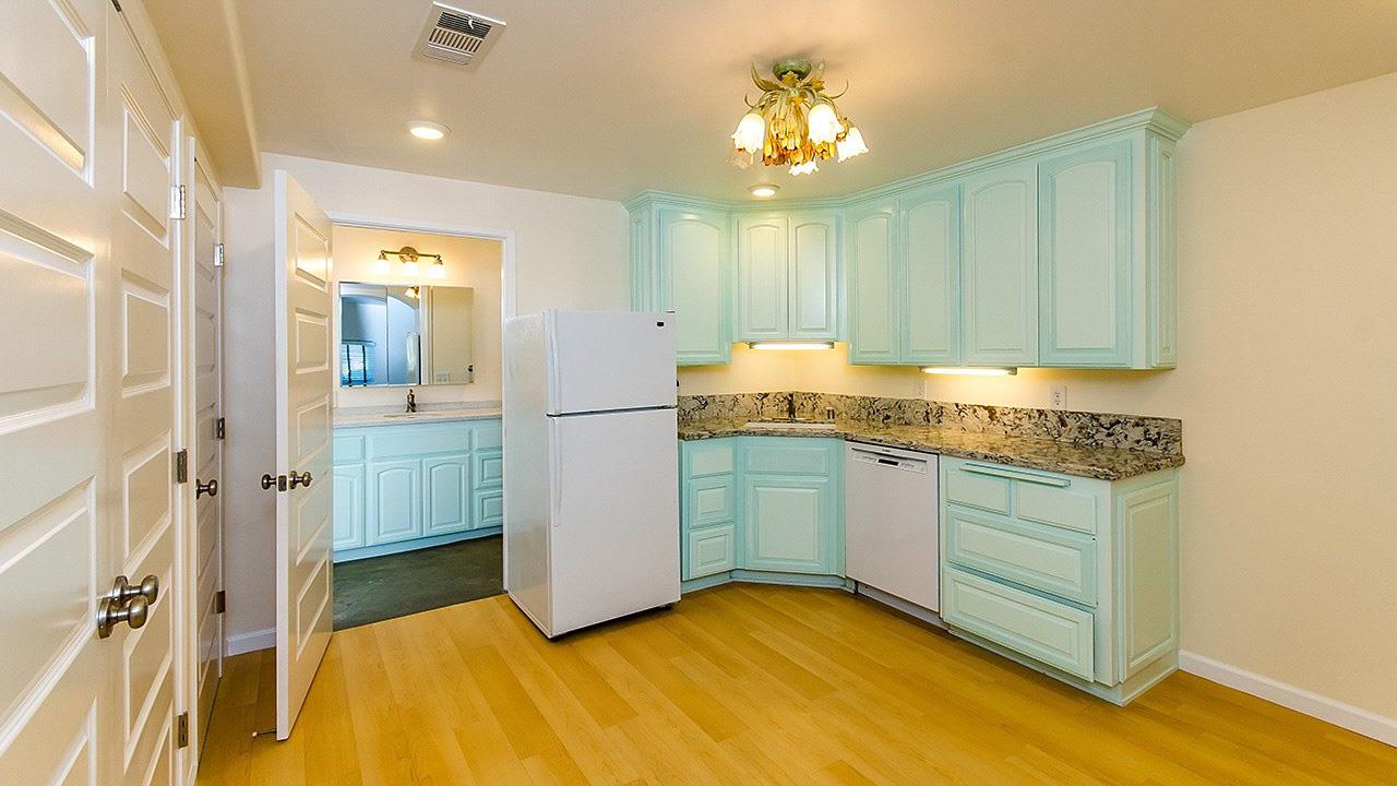 Detail Gallery Image 10 of 15 For 372 Elm St, San Carlos,  CA 94070 - 3 Beds | 2/1 Baths