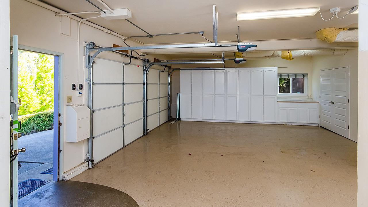 Detail Gallery Image 13 of 15 For 372 Elm St, San Carlos,  CA 94070 - 3 Beds | 2/1 Baths