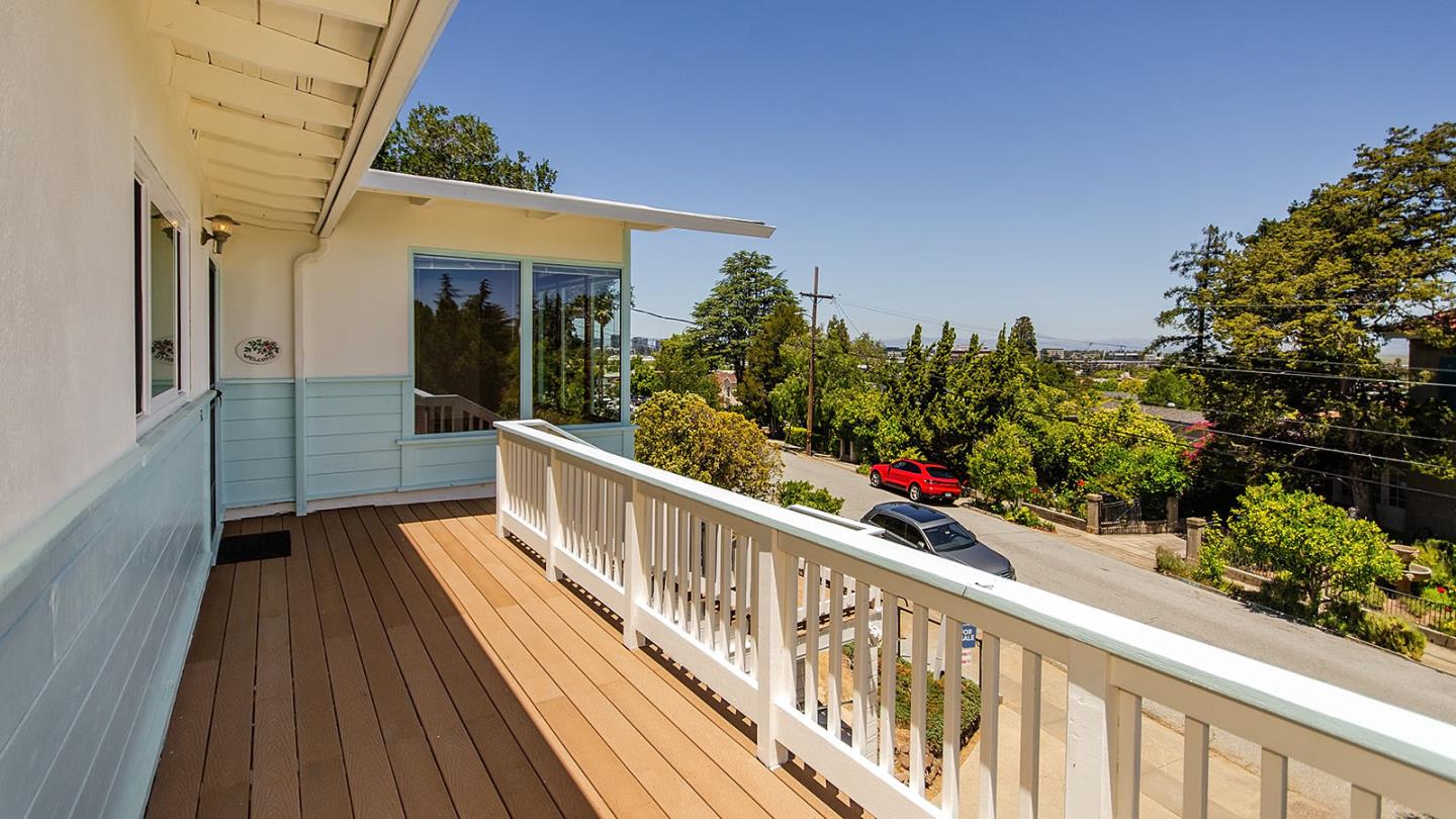 Detail Gallery Image 2 of 15 For 372 Elm St, San Carlos,  CA 94070 - 3 Beds | 2/1 Baths