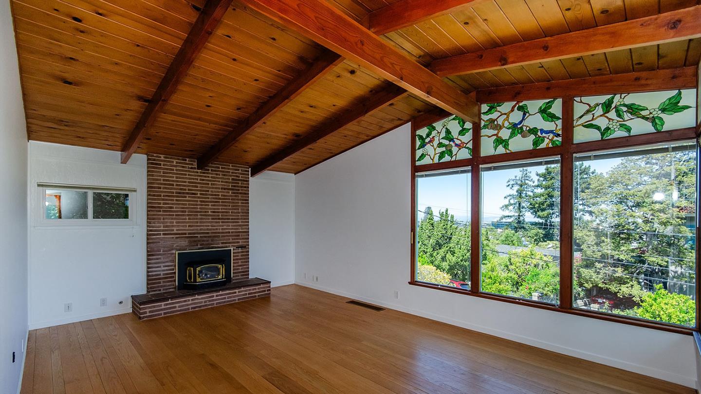 Detail Gallery Image 4 of 15 For 372 Elm St, San Carlos,  CA 94070 - 3 Beds | 2/1 Baths