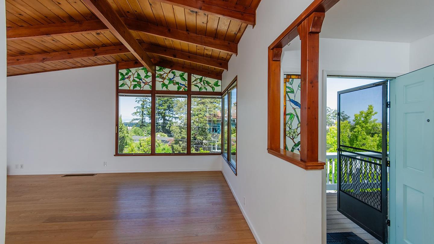 Detail Gallery Image 5 of 15 For 372 Elm St, San Carlos,  CA 94070 - 3 Beds | 2/1 Baths