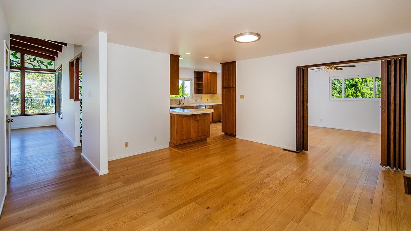 Detail Gallery Image 7 of 15 For 372 Elm St, San Carlos,  CA 94070 - 3 Beds | 2/1 Baths
