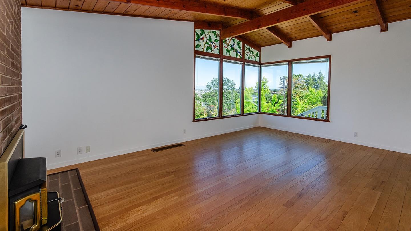 Detail Gallery Image 8 of 15 For 372 Elm St, San Carlos,  CA 94070 - 3 Beds | 2/1 Baths