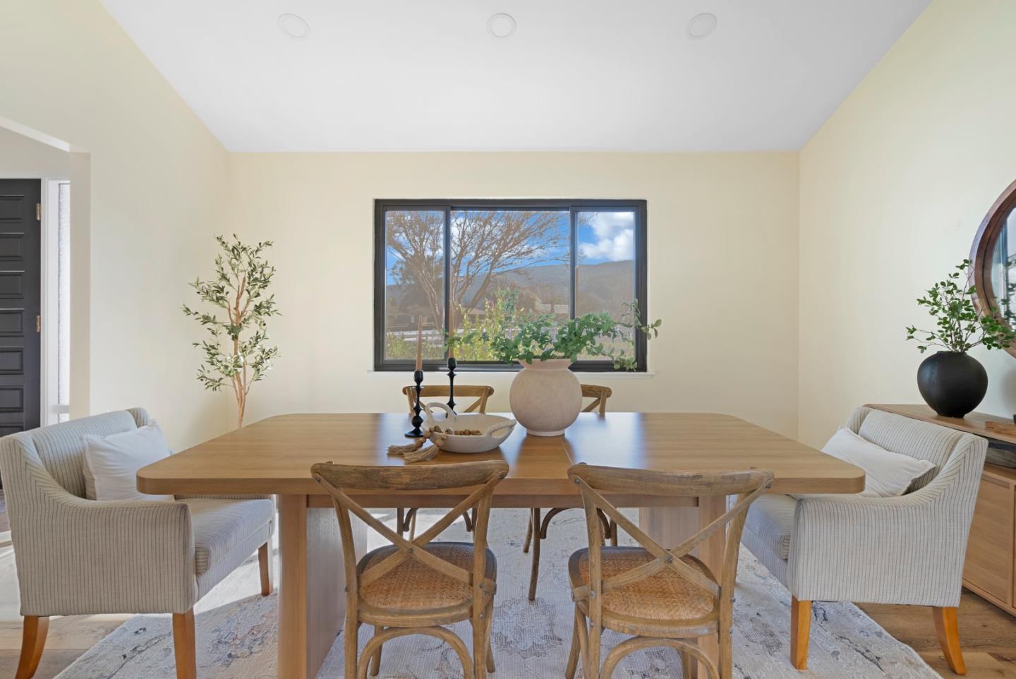 Detail Gallery Image 10 of 33 For 8202 Honeybee Ct, Gilroy,  CA 95020 - 4 Beds | 3/1 Baths