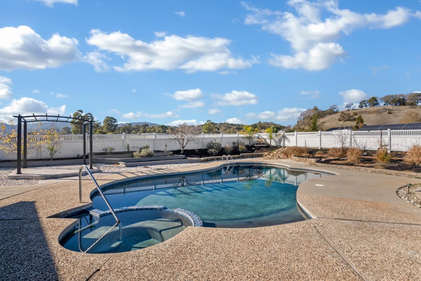 Detail Gallery Image 25 of 33 For 8202 Honeybee Ct, Gilroy,  CA 95020 - 4 Beds | 3/1 Baths